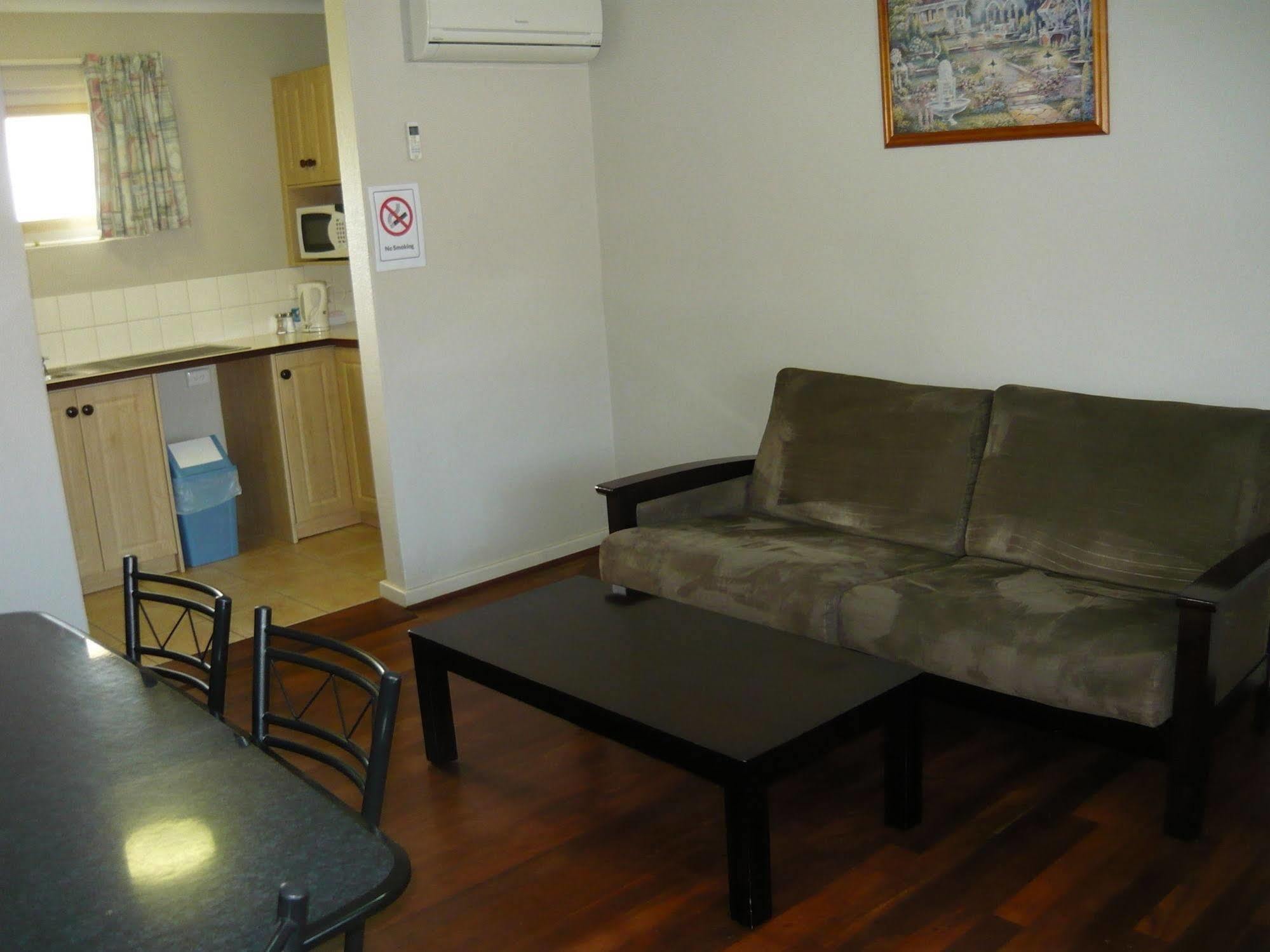 Albany Apartments Extérieur photo